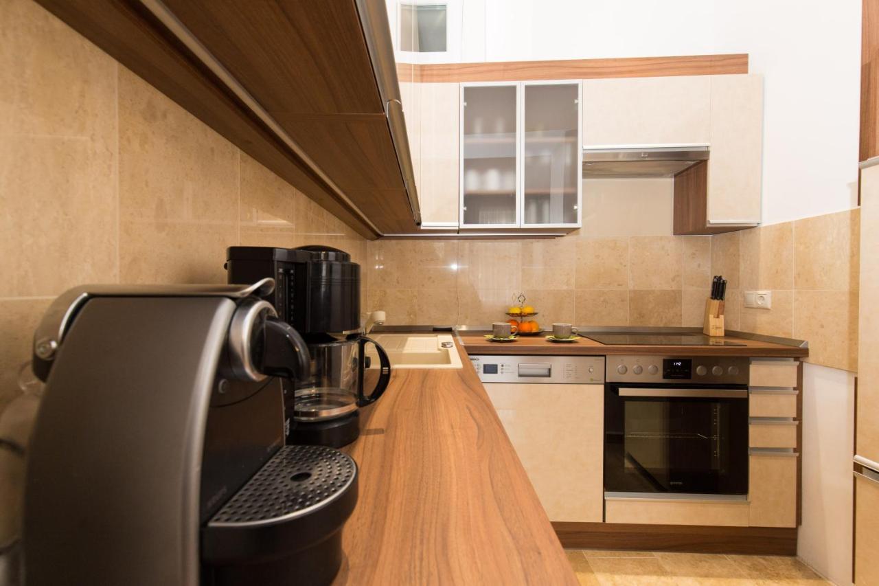 Elegant Apartment With Buda Castle View Budapest Eksteriør bilde