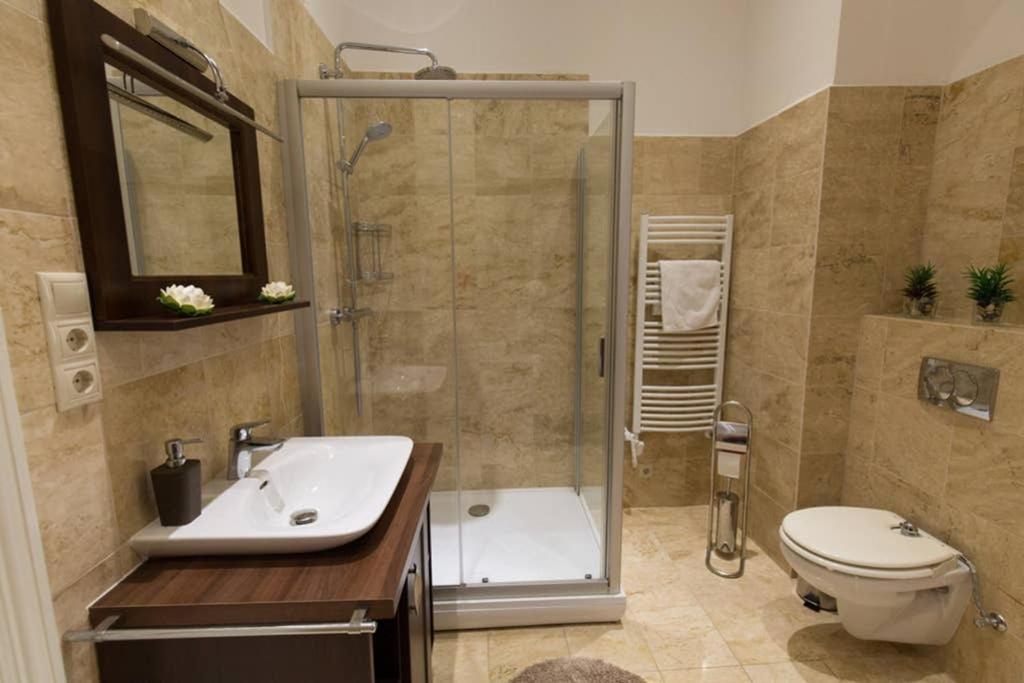 Elegant Apartment With Buda Castle View Budapest Eksteriør bilde
