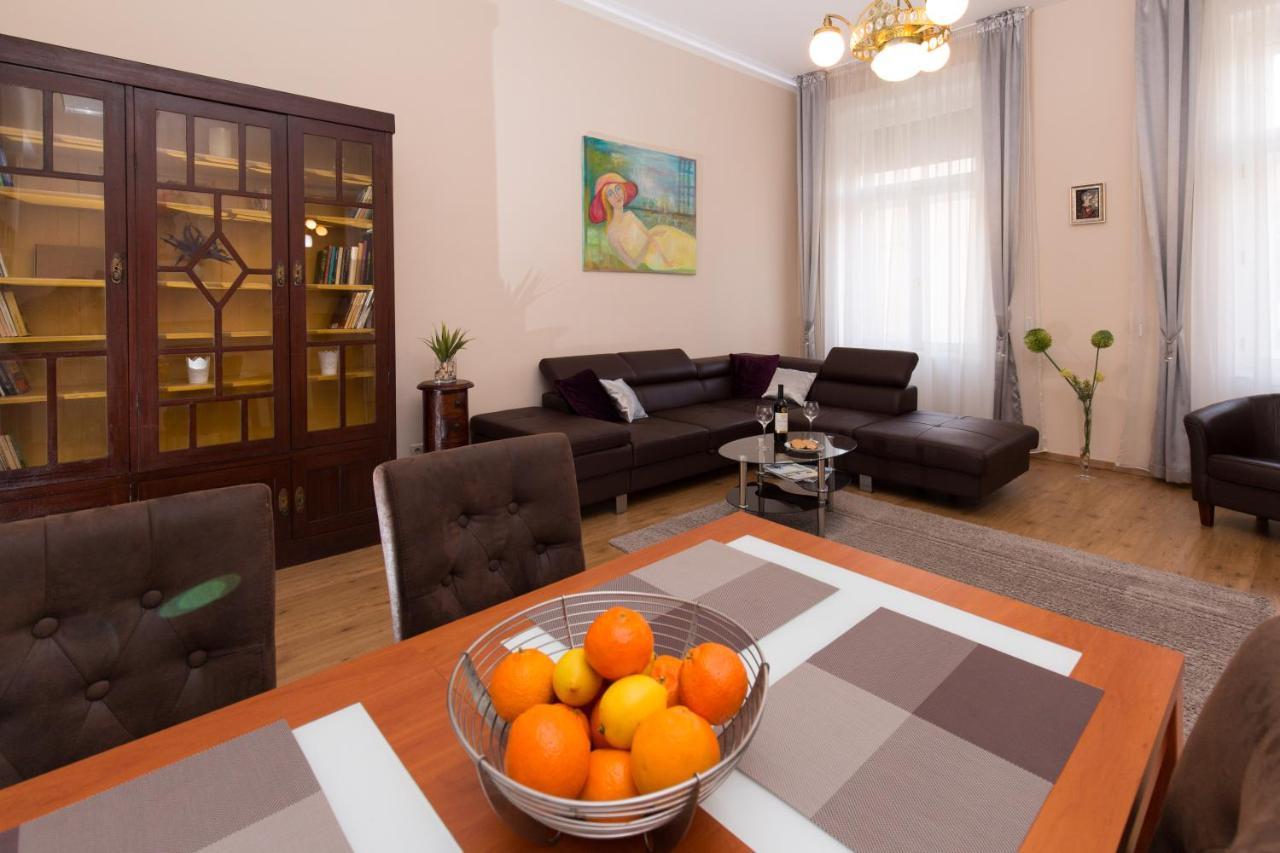 Elegant Apartment With Buda Castle View Budapest Eksteriør bilde