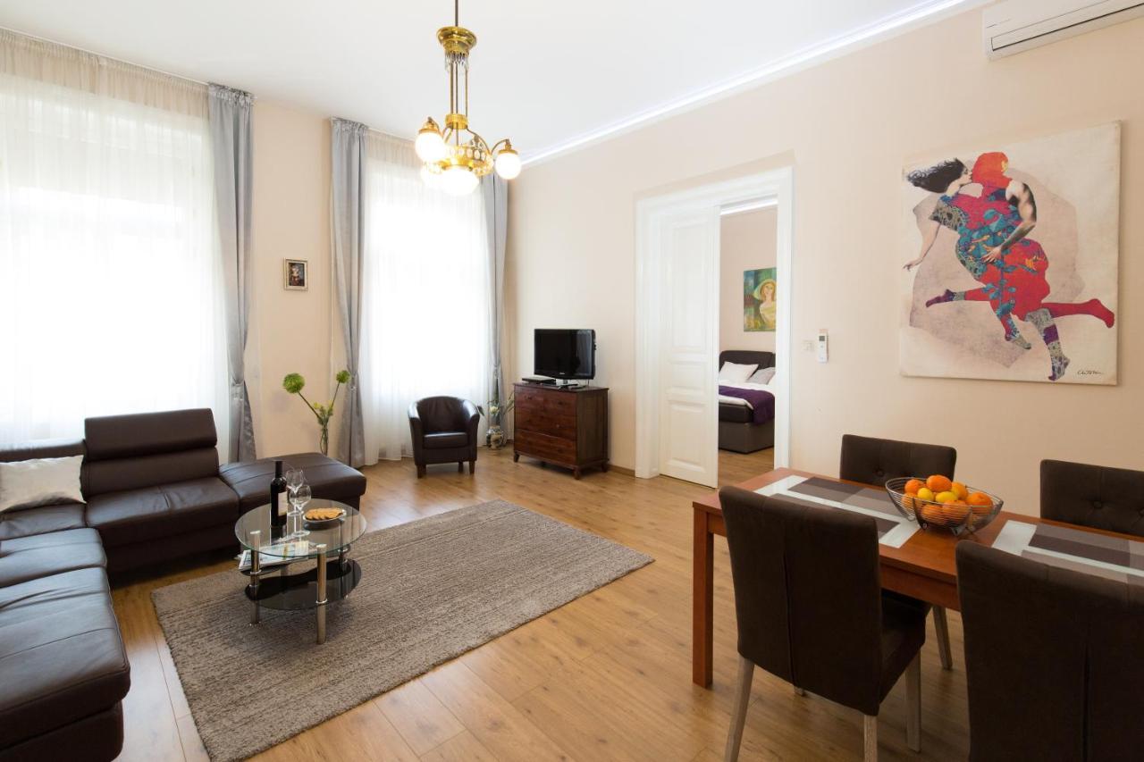 Elegant Apartment With Buda Castle View Budapest Eksteriør bilde