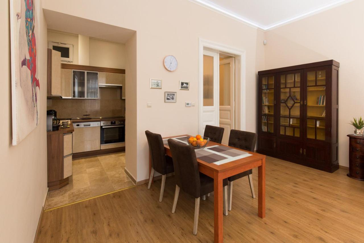 Elegant Apartment With Buda Castle View Budapest Eksteriør bilde