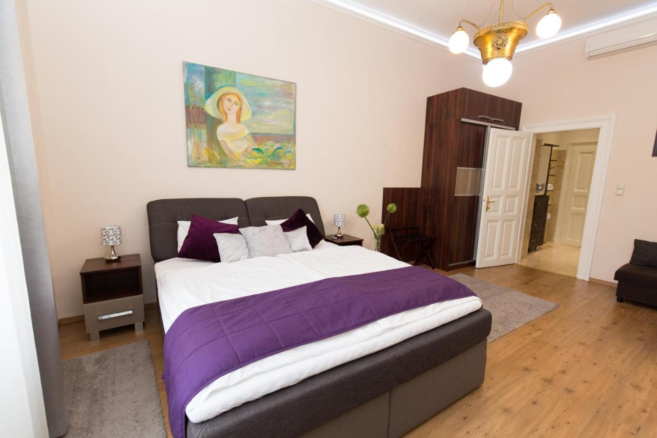 Elegant Apartment With Buda Castle View Budapest Eksteriør bilde